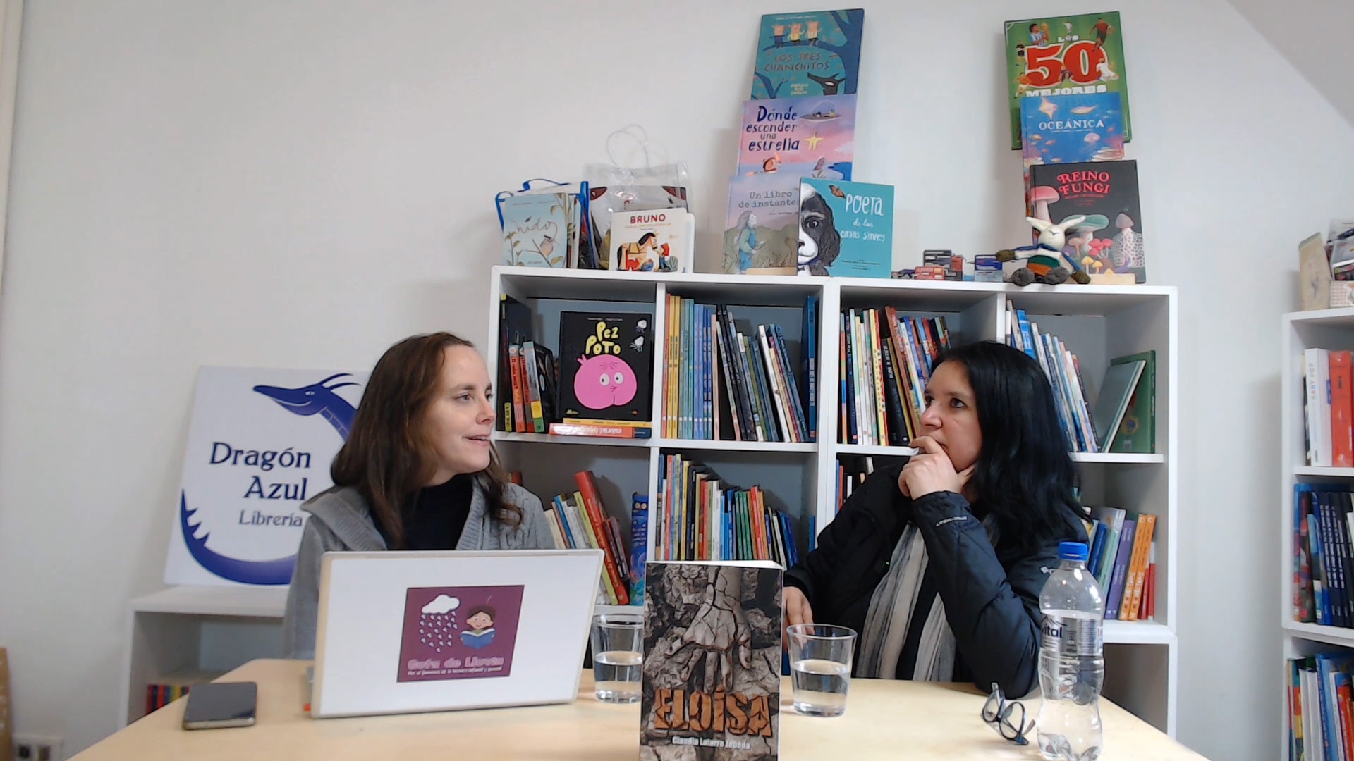 Cecilia Lagos entrevista a Claudia Latorre Zepeda sobre literatura, miedo y territorio en la Librería Dragón Azul de Valdivia.